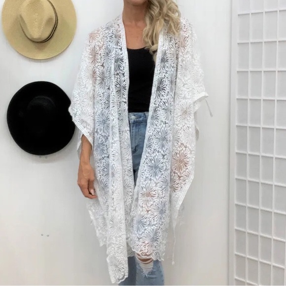 POL Jackets & Blazers - POL White Lace Kimono Size M/L